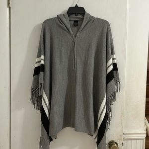 EUC FRAAS Women Hoodie Tassel Sweater Poncho with Zipper Closure